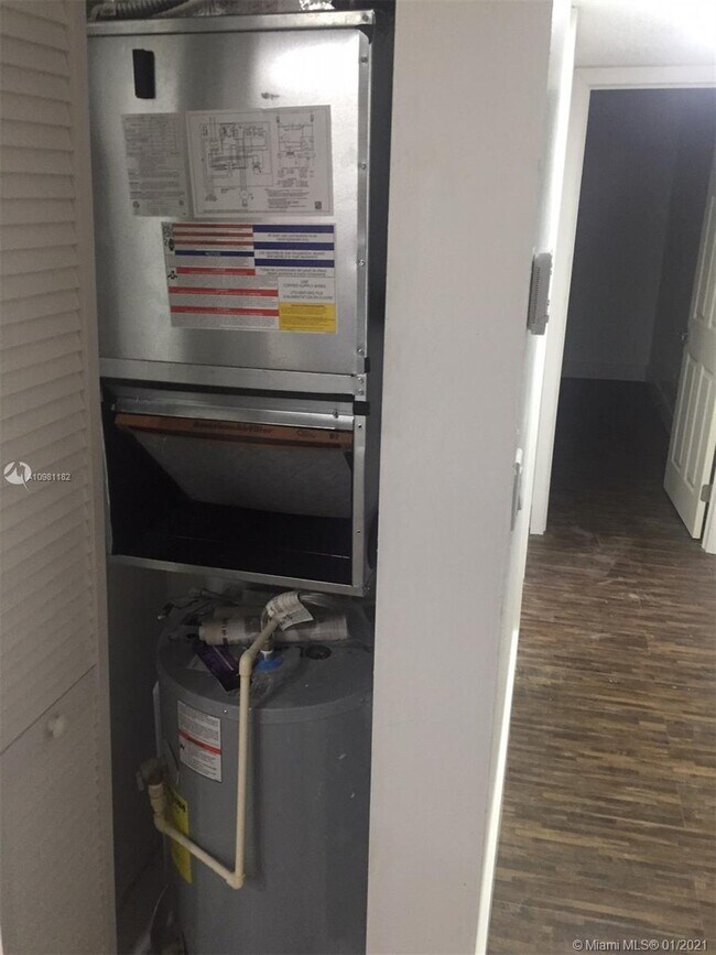 Foto del edificio - 1750 W 46th St