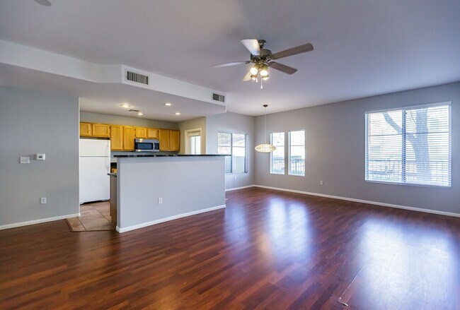 Foto del edificio - Downstairs condo located in Summerlin
