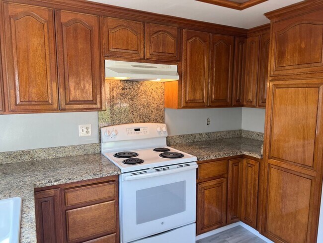Foto del edificio - Newly Updated 4/2 Home! Remodeled Bathroom...