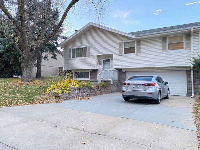 Foto del edificio - Millard 3 bed 2 bath $1900