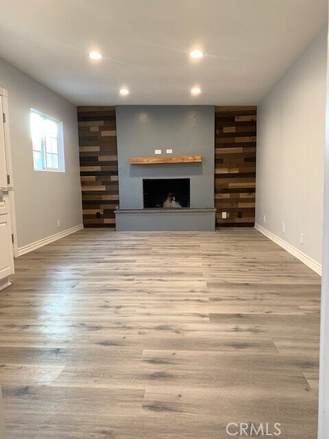 Building Photo - 4523 E La Cara St