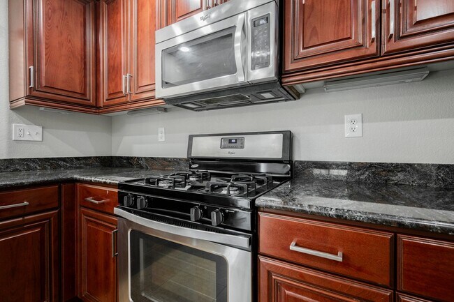 Foto del edificio - 3 Bedroom, 2.5 Bath Two Story Home in Sout...