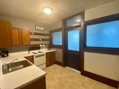 Building Photo - Empire Suites