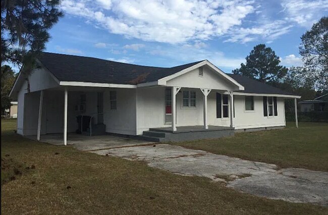 Building Photo - Spacious 4 bedroom/2 bathroom home