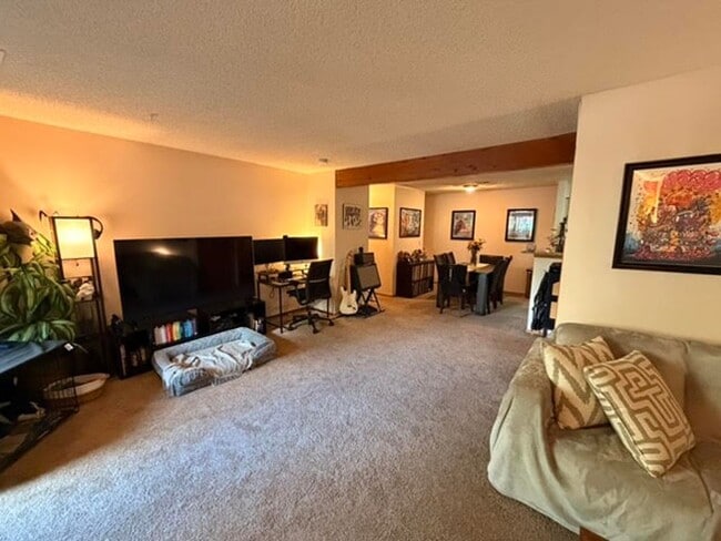 Building Photo - 2890 Shadow Creek Dr