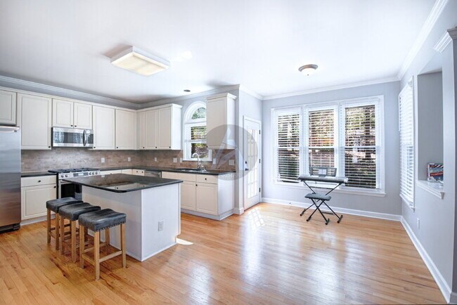 Foto del edificio - 3786 Upland Dr