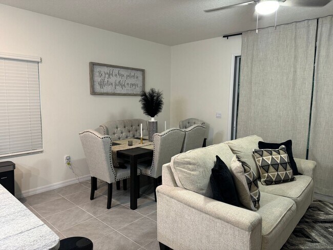Building Photo - Immaculate Tara Greens Townhome!