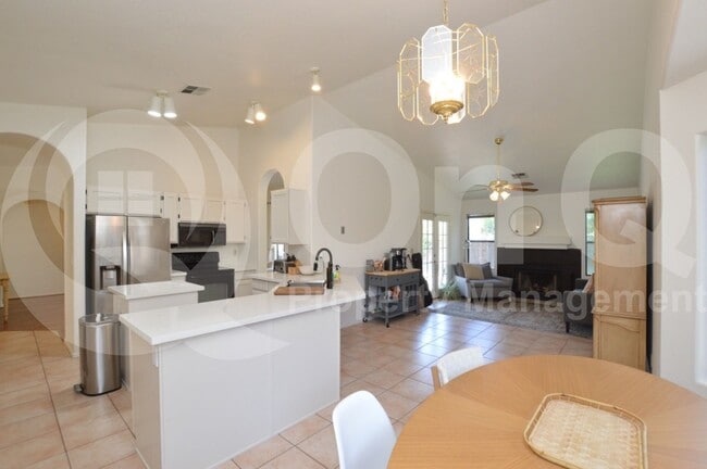 Building Photo - 6609 N 85th Dr