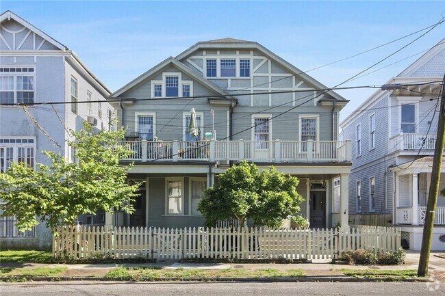 Building Photo - 4008 Prytania St