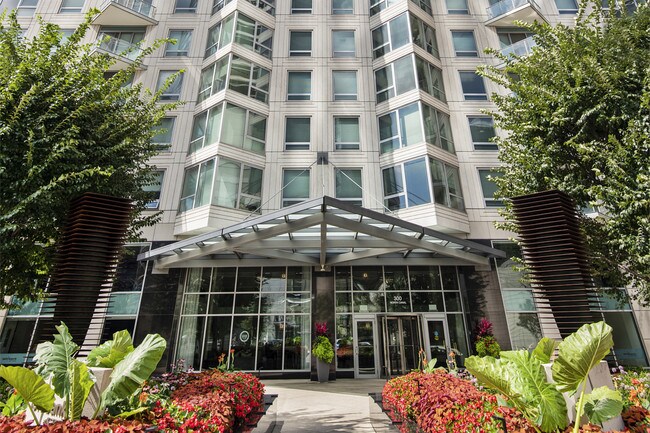 Left Bank Apartments Chicago Il Building Photo Left Bank