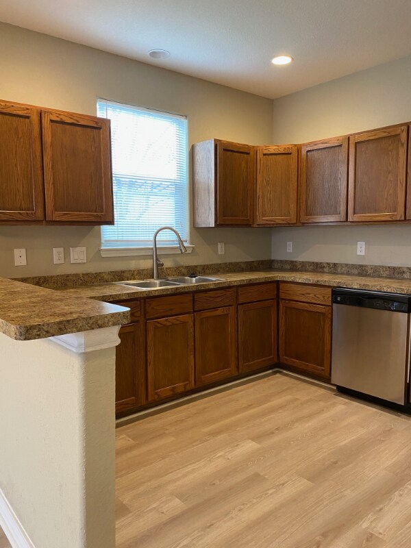 Foto del edificio - 102 Cornell Ave