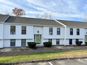 Building Photo - 61 Aspetuck Vlg Building Photo - 61 Aspetuck Vlg