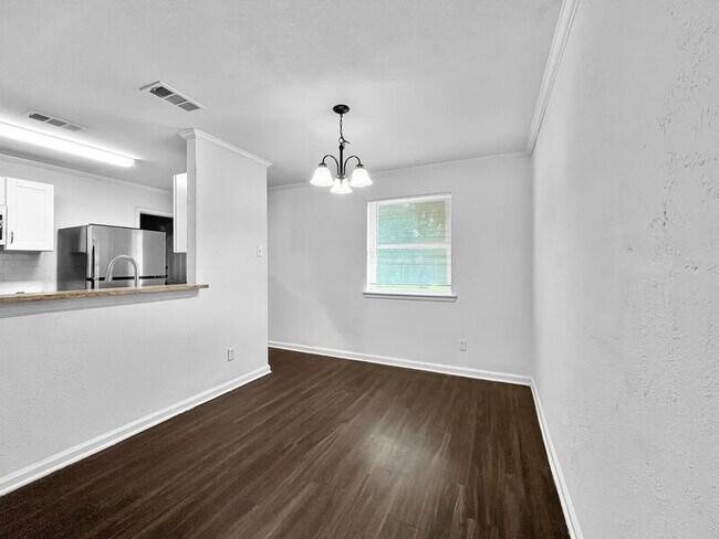 Building Photo - 6724 Maxine Dr