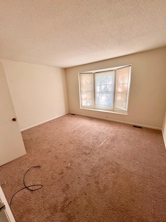 Building Photo - 1049 Pinafore Dr