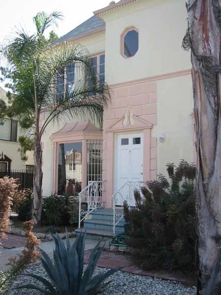 front of unit - 905 S Kenmore Ave