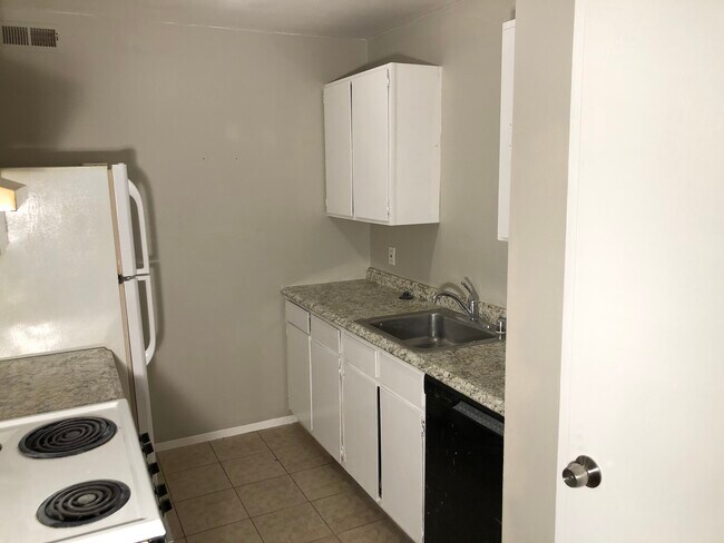 Foto del edificio - 8739 Green Willow Dr