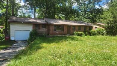 Building Photo - 2304 Danbury Dr