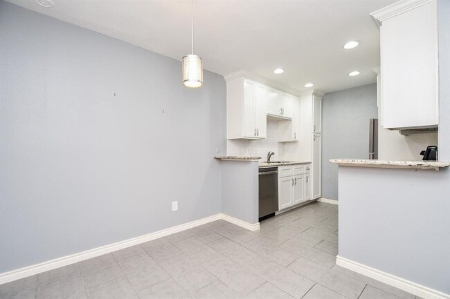 Building Photo - 1223 Augusta Dr