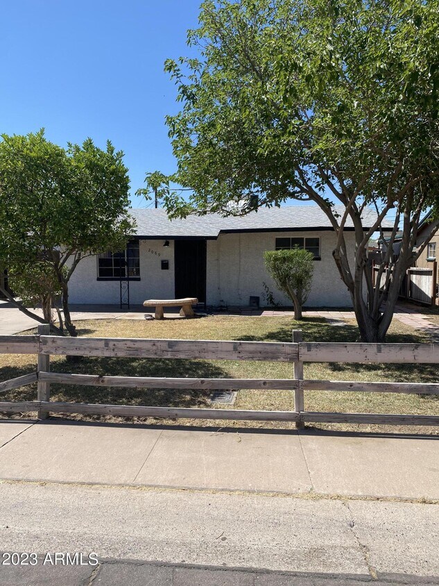 Primary Photo - 2089 E Don Carlos Ave