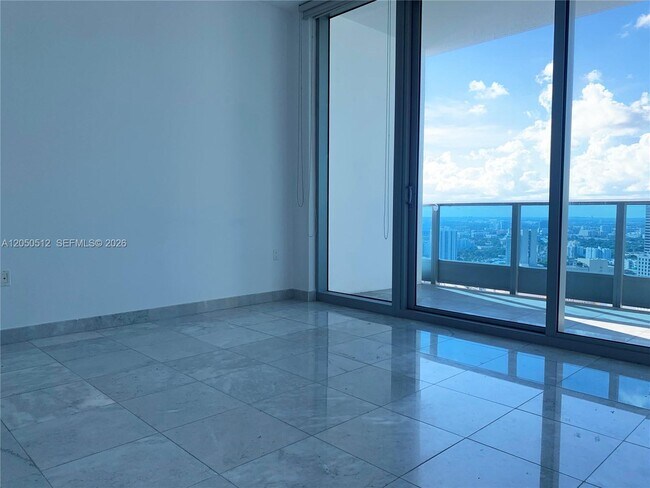 Building Photo - 200 S Biscayne Blvd