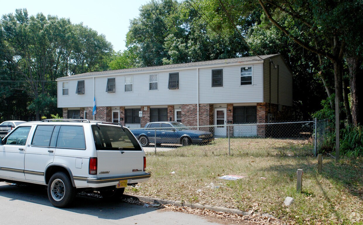 Building Photo - 2732-2738 Dellwood Ave