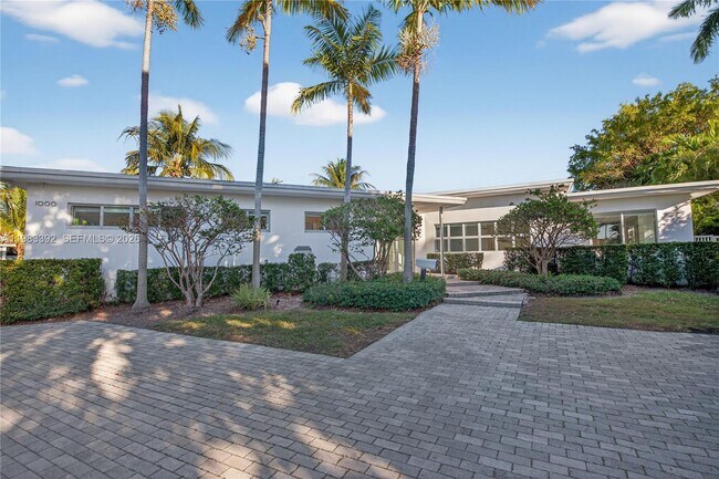 Foto del edificio - 1000 N Shore Dr