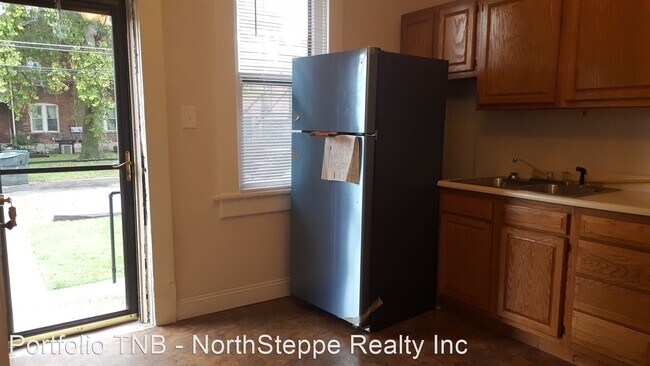 Building Photo - 486 W 4th Ave