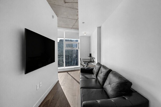 Building Photo - 1030 Rue de Bleury