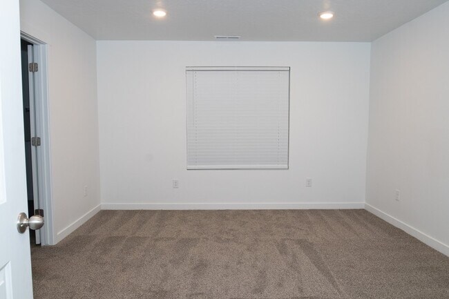 Building Photo - 977 Jack Dr