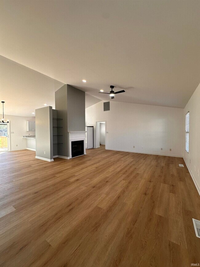 Building Photo - 8477 Countrywood Ct