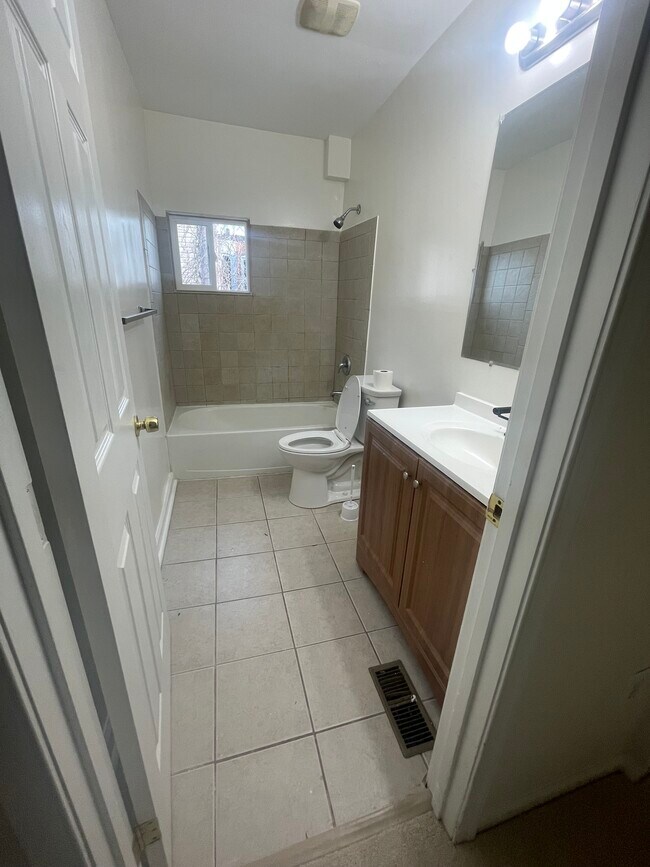 Foto del edificio - 2000 McHenry St