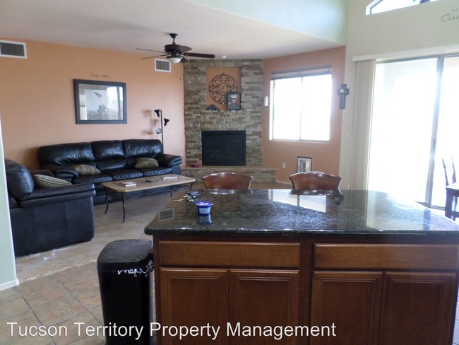 Building Photo - 10459 E Rita Ranch Crossing Cir