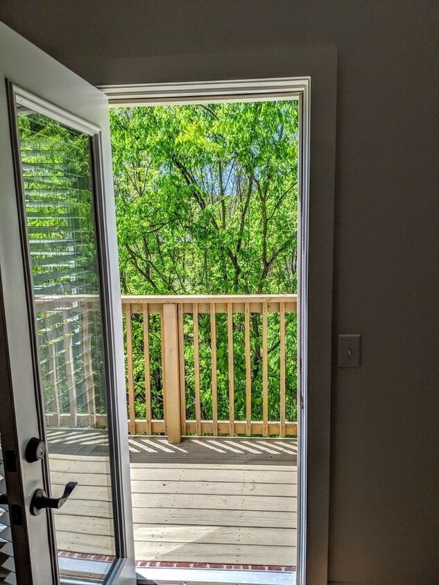 Beautiful, Spacious Townhome in Central Location - Popular Floor Plan - Beautiful, Spacious Townhome in Central Location - Popular Floor Plan