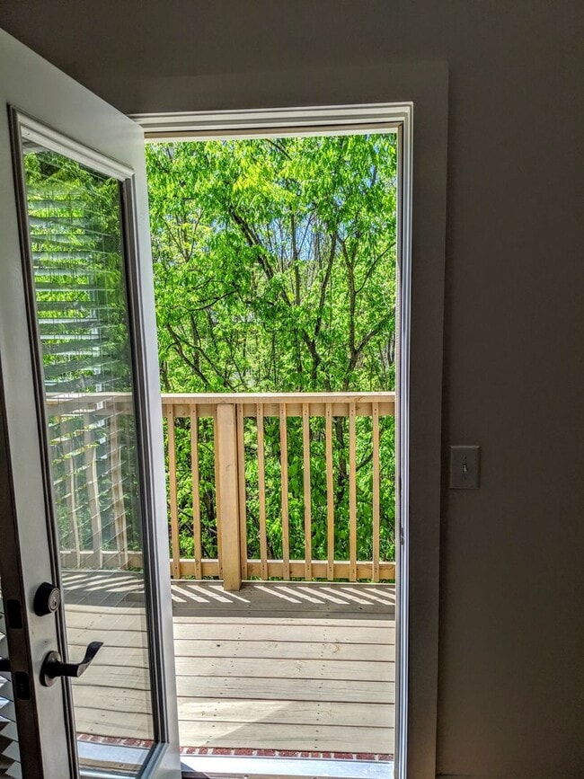 Beautiful, Spacious Townhome in Central Location - Popular Floor Plan - Beautiful, Spacious Townhome in Central Location - Popular Floor Plan