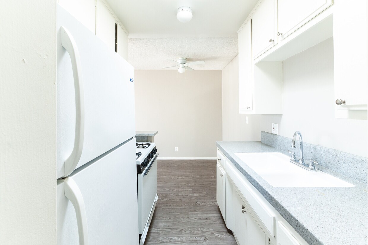 Foto principal - 3731 S Canfield Ave