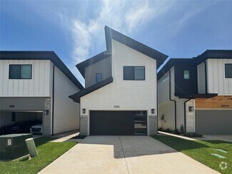 Building Photo - 33115 Oak Hts Pl