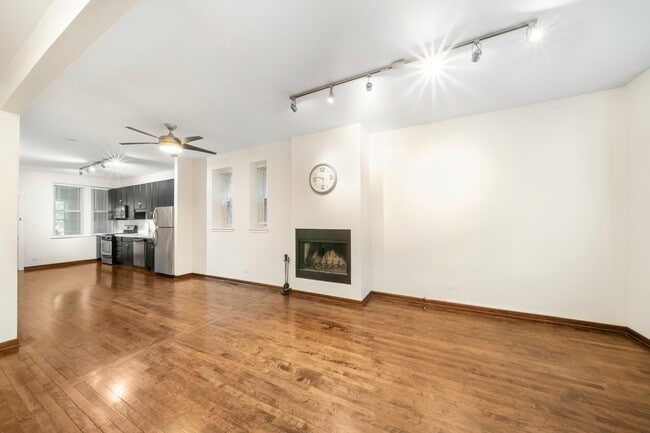 Building Photo - 2225 W Belden Ave