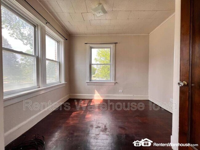 Building Photo - 610 N Buxton St