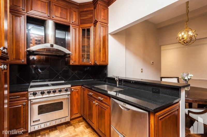 Foto principal - 3314 N Lake Shore Dr