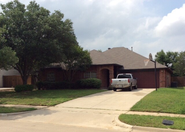 Foto del edificio - 2202 Bowie Ln