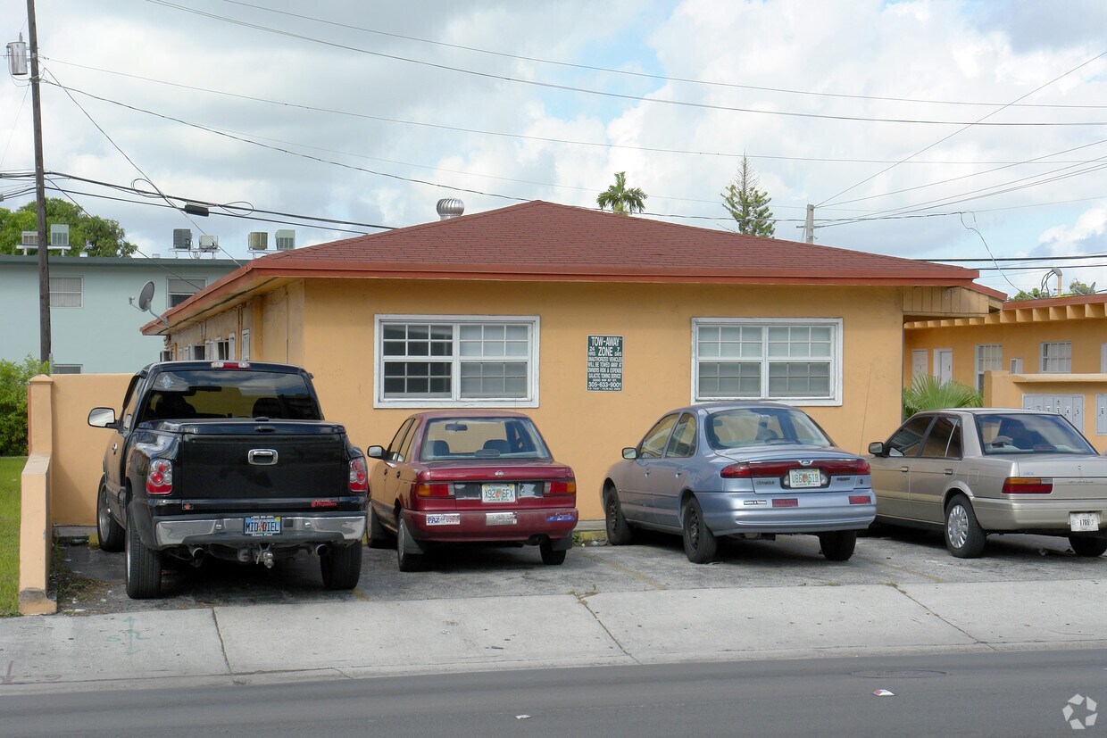 Building Photo - 3280 Palm Ave