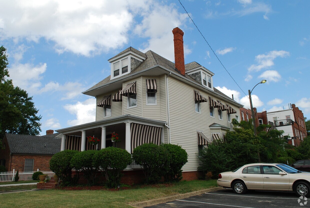 Foto del edificio - 920 Redgate Ave