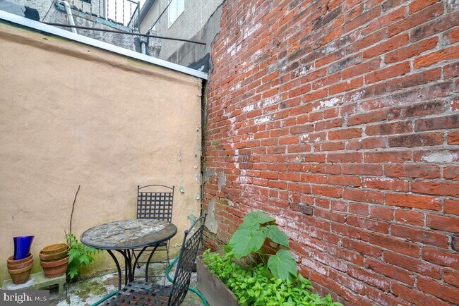 Building Photo - 826 S Mildred St
