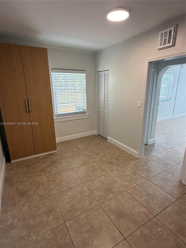 Foto del edificio - 2816 Pine Tree Dr