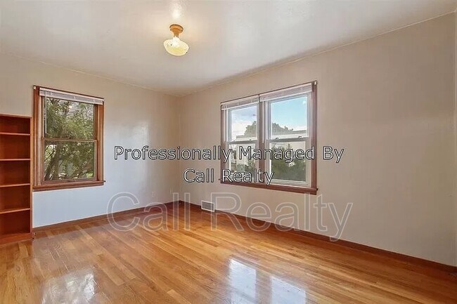 Building Photo - 714 E 31st Ave