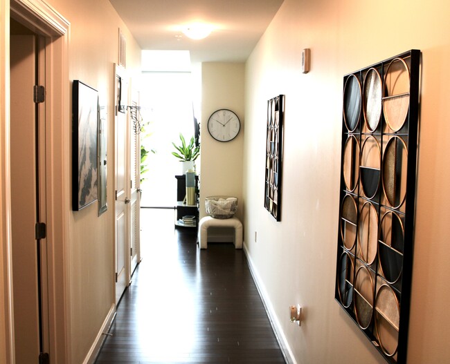 Building Photo - 201 N Elm St