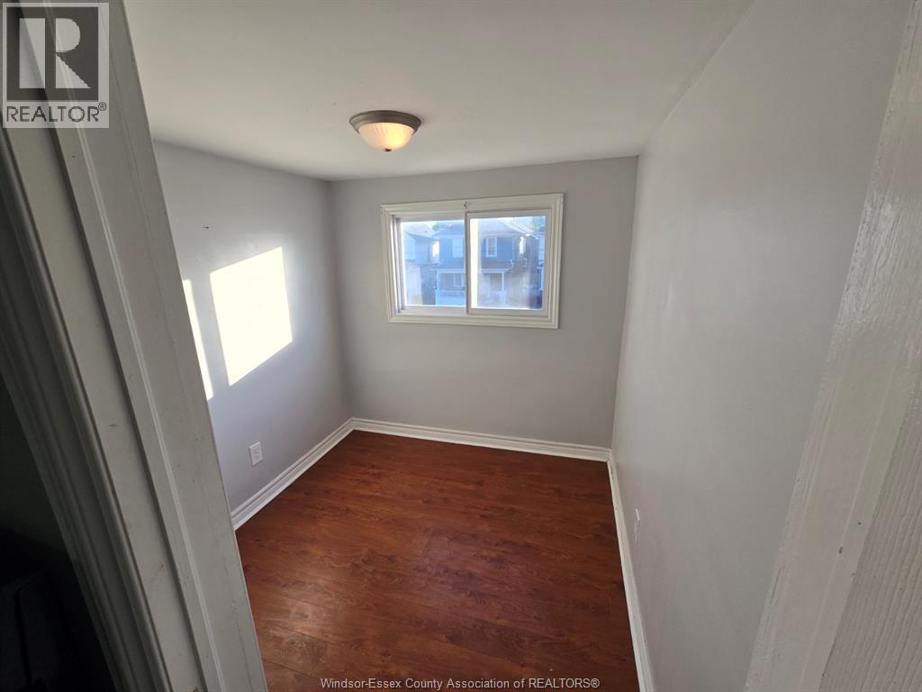 Photo du bâtiment - 1106-1108 ELM AVENUE Unit# UPPER