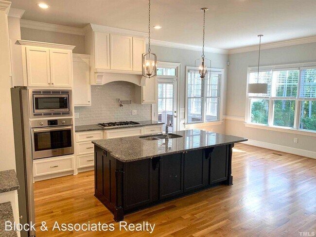 Building Photo - 3 br, 3.5 bath House - 1301 Empty Nest Way