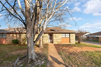 Building Photo - 911 Yorktown Dr