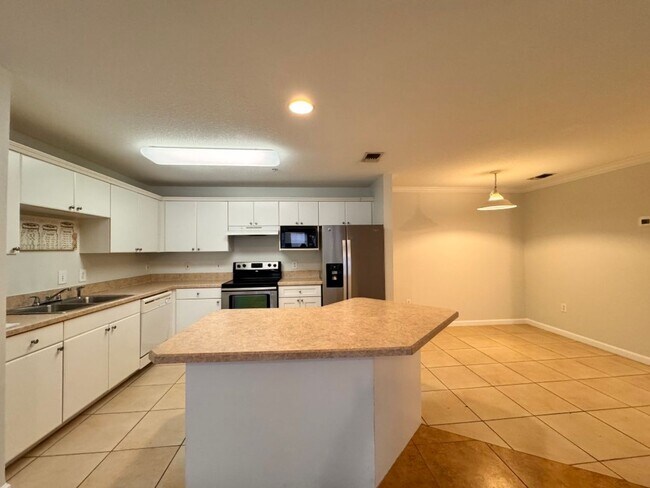 Foto del edificio - 3591 Kernan Blvd S